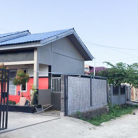 ホテル レッドドアーズ アット シムパン リマ ジュピター ソロン エクステリア 写真